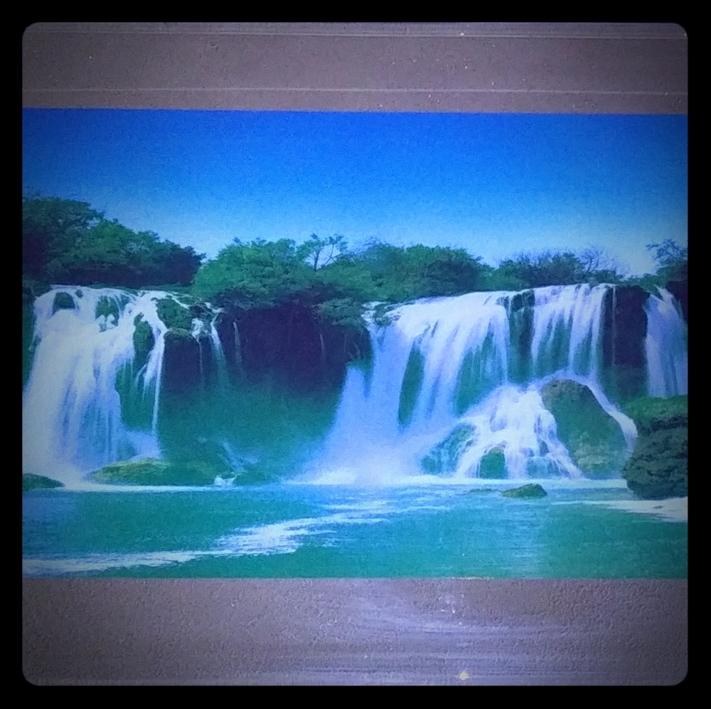 RE-LISTING - Lighted waterfall mirror w/sound!